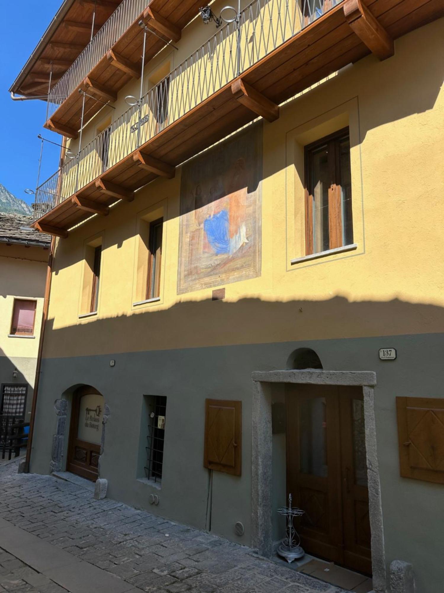 Le Relais Du Bourg Chambres De Charme Wellnes Donnaz Exterior foto